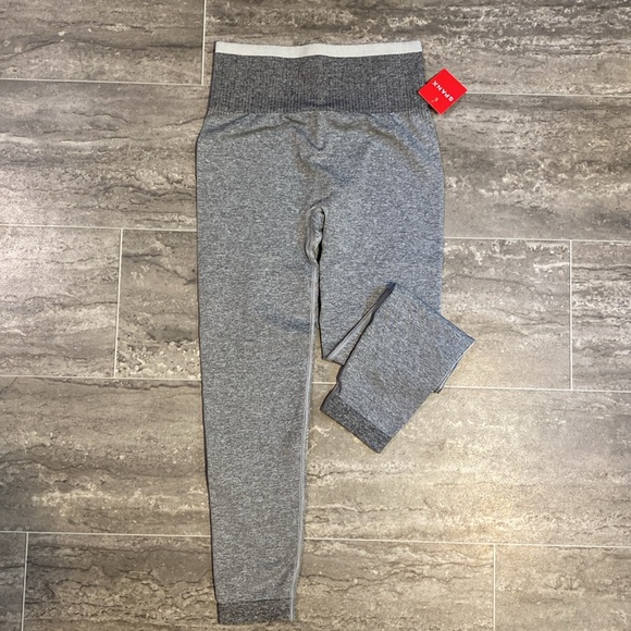 ‼️NWT Spanx Sports Bra and Legging Workout Set! - Picture 6 of 9